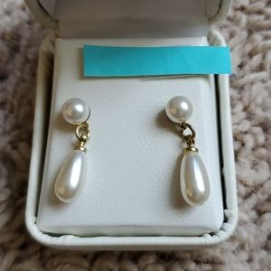 🛍Pearl-like drop earrings with gold-like accent, vintage